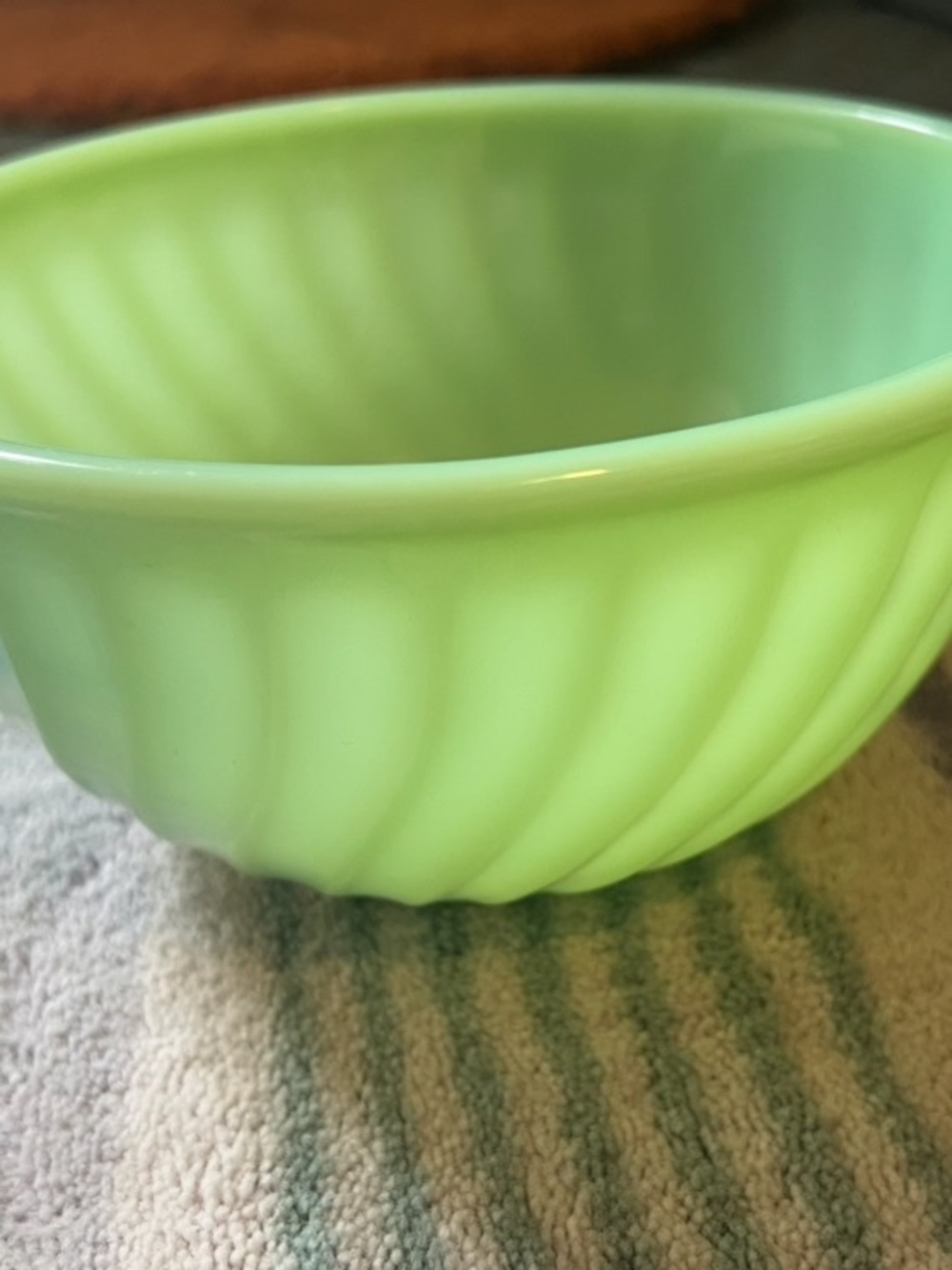 VINTAGE FIRE KING JADEITE SWIRL MIXING BOWL - Picture 7 of 7